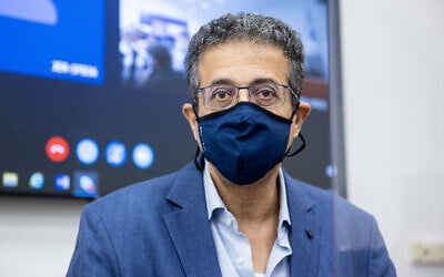 Former Walla news CEO Ilan Yeshua arrives to testify at a Jerusalem court on April 20, 2021. (Yonatan Sindel/Flash90) Former Walla news CEO Ilan Yeshua arrives to testify at a Jerusalem court on April 20, 2021. (Yonatan Sindel/Flash90)
