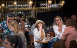 Israelis in Tel Aviv, April 22, 2021 (Miriam Alster/FLASH90)