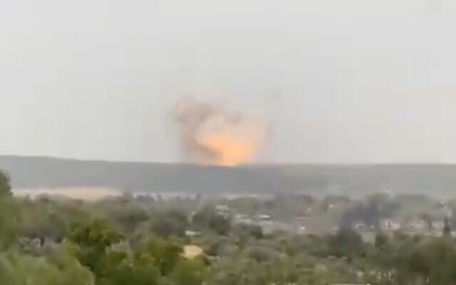 An explosion is seen at a rocket factory in central Israel in which the manufacturer says was a 'controlled test' on April 20, 2021. (Screen capture/Twitter) An explosion is seen at a rocket factory in central Israel in which the manufacturer says was a 'controlled test' on April 20, 2021. (Screen capture/Twitter)