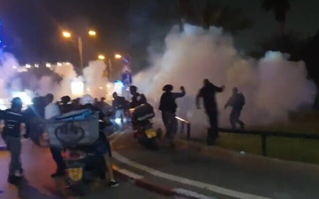 Clashes between Arab Israeli protesters and police in Jaffa, April 18, 2021. (Screen capture: Ynet) Clashes between Arab Israeli protesters and police in Jaffa, April 18, 2021. (Screen capture: Ynet)