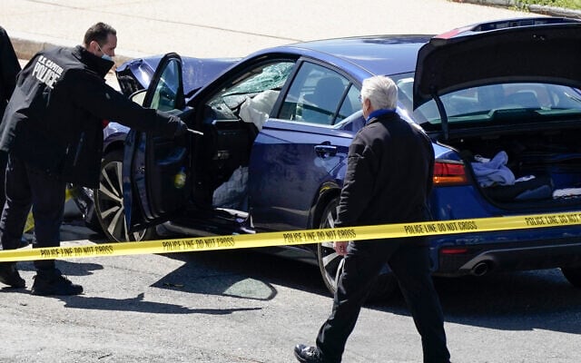 US Capitol Police officers stand near a car that crashed into a barrier on Capitol Hill in Washington, April 2, 2021. (AP Photo/J. Scott Applewhite) US Capitol Police officers stand near a car that crashed into a barrier on Capitol Hill in Washington, April 2, 2021. (AP Photo/J. Scott Applewhite)
