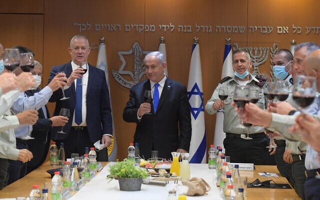 (L-R) Defense Minister Benny Gantz, Prime Minister Benjamin Netanyahu and IDF chief-of-staff Aviv Kohavi at an Indendence Day toast with security chiefs at the Kirya military headquarters in Tel Aviv on April 11, 2021. (Amos Ben Gershom/GPO) (L-R) Defense Minister Benny Gantz, Prime Minister Benjamin Netanyahu and IDF chief-of-staff Aviv Kohavi at an Indendence Day toast with security chiefs at the Kirya military headquarters in Tel Aviv on April 11, 2021. (Amos Ben Gershom/GPO)