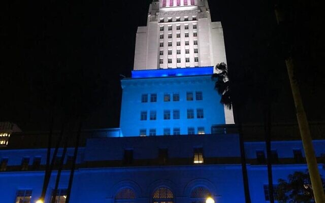 Los Angelos city hall lights up in blue and white in honor of Israel's Independence Day on April 14, 2021. (Foreign Ministry) Los Angelos city hall lights up in blue and white in honor of Israel's Independence Day on April 14, 2021. (Foreign Ministry)