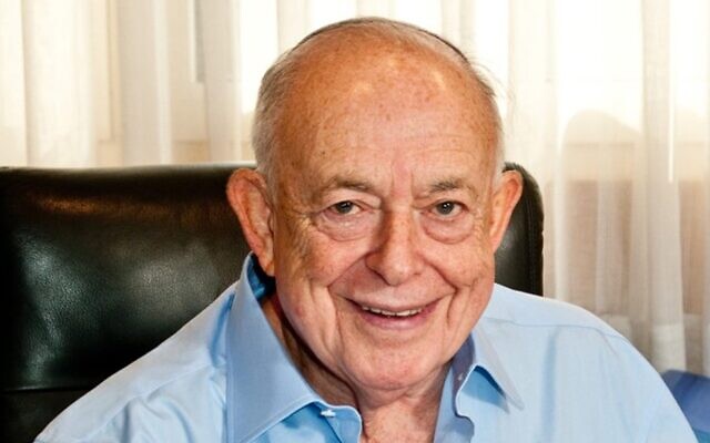Isi Leibler works at his office in Jerusalem, Israel on June 12, 2012. (Wikimedia Commonms)