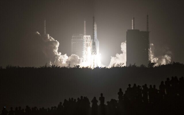 In this file photo a Long March 5B rocket carrying China's Chang'e-5 lunar probe launches from the Wenchang Space Center on China's southern Hainan Island on November 24, 2020, on a mission to bring back lunar rocks, the first attempt by any nation to retrieve samples from the moon in four decades (STR / AFP) In this file photo a Long March 5B rocket carrying China's Chang'e-5 lunar probe launches from the Wenchang Space Center on China's southern Hainan Island on November 24, 2020, on a mission to bring back lunar rocks, the first attempt by any nation to retrieve samples from the moon in four decades (STR / AFP)