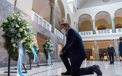 Bavaria's State Prime Minister Markus Soeder lays a wreath of flowers during a commemoration on the occasion of the 100th birthday of anti-Fascist Sophie Scholl, who was killed by the Nazi regime in 1943, in the staircase of Ludwig Maximilian University in Munich on May 7, 2021. (Peter Kneffel / POOL / AFP)
