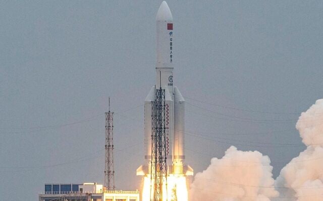 This file photo taken on April 29, 2021 shows a Long March 5B rocket, carrying China's Tianhe space station core module, lifting off from the Wenchang Space Launch Center in southern China's Hainan province. (STR / AFP) This file photo taken on April 29, 2021 shows a Long March 5B rocket, carrying China's Tianhe space station core module, lifting off from the Wenchang Space Launch Center in southern China's Hainan province. (STR / AFP)