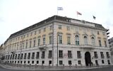 The Austrian Federal Chancellery raised the Israeli flag (Up L) as a sign of solidarity, in Vienna on May 14, 2021. (HELMUT FOHRINGER / APA / AFP)
