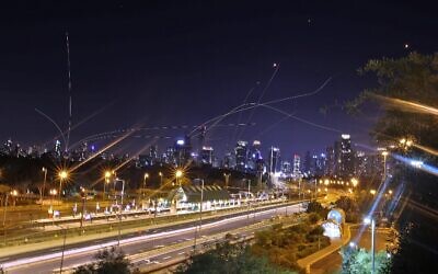 Israel's Iron Dome air defense system intercepts rockets above the coastal city of Tel Aviv on May 15, 2021, following their launching from the Gaza Strip (Ahmad Gharabli / AFP)