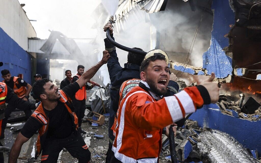 Palestinian firefighters douse a huge fire at the Foamco mattress factory east of Jabalia in the northern Gaza Strip, on May 17, 2021. (MAHMUD HAMS / AFP)