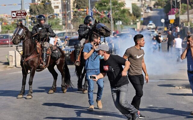 File: Israeli security forces on horseback disperse Palestinian demonstrators during protests against Israel at the flashpoint Sheikh Jarrah neighborhood in East Jerusalem, on May 18, 2021 (EMMANUEL DUNAND / AFP) File: Israeli security forces on horseback disperse Palestinian demonstrators during protests against Israel at the flashpoint Sheikh Jarrah neighborhood in East Jerusalem, on May 18, 2021 (EMMANUEL DUNAND / AFP)
