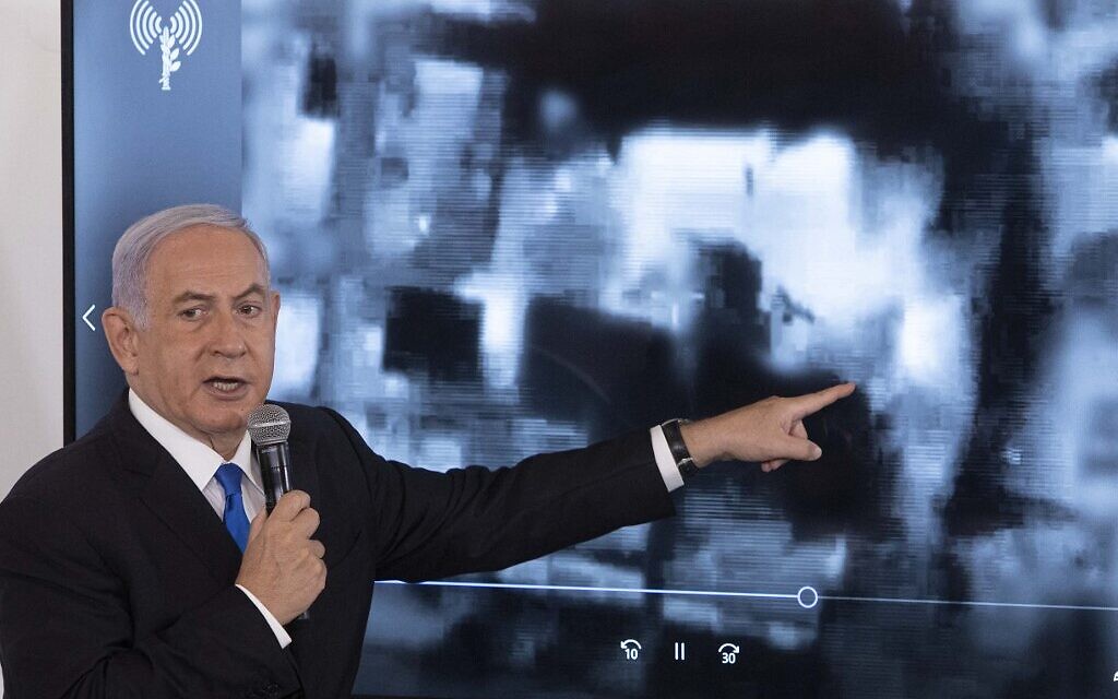 Prime Minister Benjamin Netanyahu gestures as he shows a slideshow during a briefing to ambassadors to Israel in Tel Aviv on May 19, 2021 (Sebastian Scheiner / POOL / AFP)