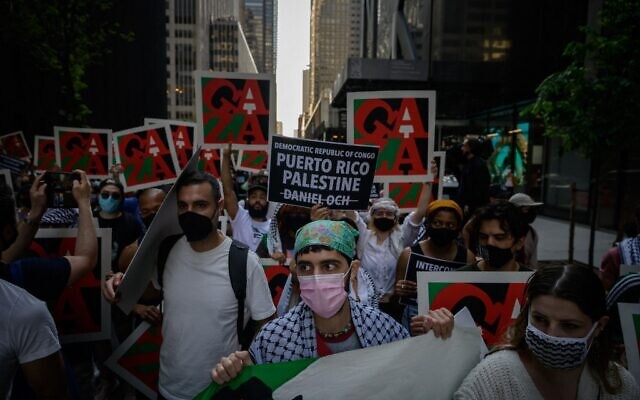 Protesters attend a Palestine solidarity rally against board members of the Museum of Modern Art (MOMA) who they accuse of supporting Israeli military efforts, outside MoMA in Manhattan, New York on May 21, 2021 (Ed JONES / AFP) Protesters attend a Palestine solidarity rally against board members of the Museum of Modern Art (MOMA) who they accuse of supporting Israeli military efforts, outside MoMA in Manhattan, New York on May 21, 2021 (Ed JONES / AFP)