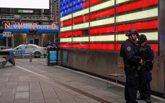 Police officers are seen in Times Square on May 8, 2021 in New York City.(David Dee Delgado / GETTY IMAGES NORTH AMERICA / Getty Images via AFP) Police officers are seen in Times Square on May 8, 2021 in New York City.(David Dee Delgado / GETTY IMAGES NORTH AMERICA / Getty Images via AFP)