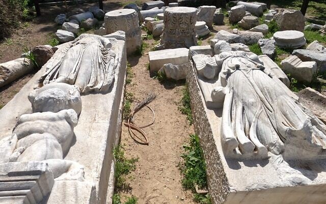 Statues found during the excavation of the basilica in the Tel Ashkelon National Park. (Yaniv Cohen/ Nature and Parks Authority) Statues found during the excavation of the basilica in the Tel Ashkelon National Park. (Yaniv Cohen/ Nature and Parks Authority)