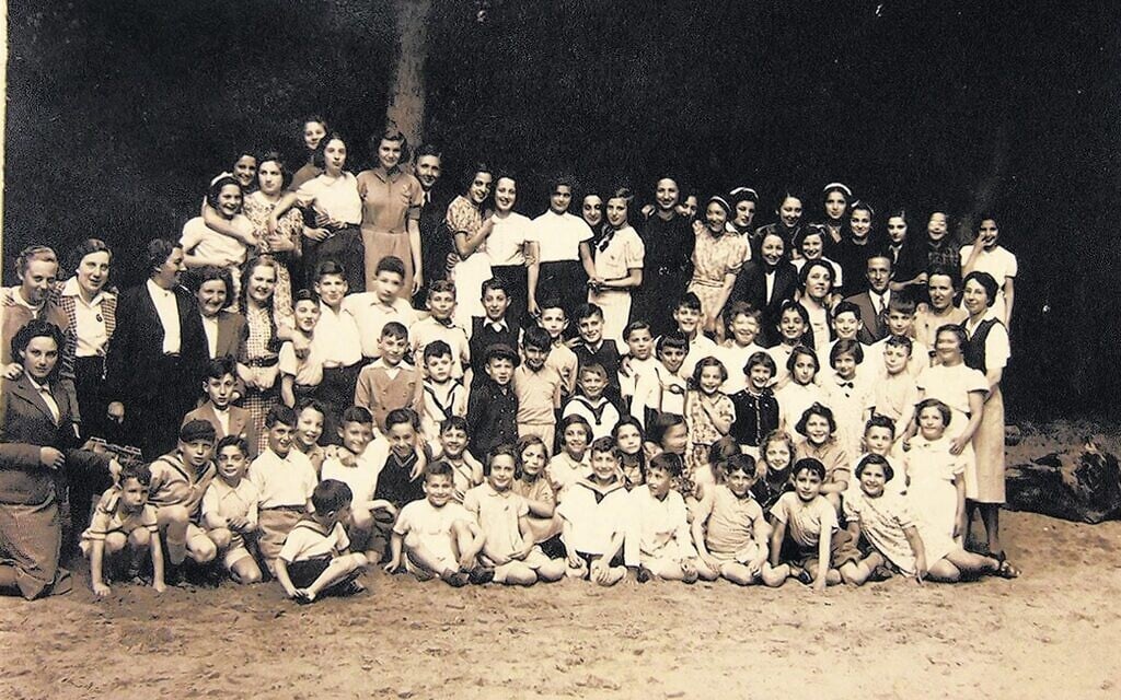 Truus Wijsmuller, at left, looks at the children from the Burgerweeshuis, sometime before 1940. (CC BY-SA 4.0/ Overwijsmuller) Truus Wijsmuller, at left, looks at the children from the Burgerweeshuis, sometime before 1940. (CC BY-SA 4.0/ Overwijsmuller)