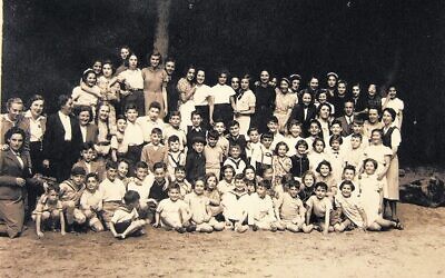 Truus Wijsmuller, at left, looks at the children from the Burgerweeshuis, sometime before 1940. (CC BY-SA 4.0/ Overwijsmuller)