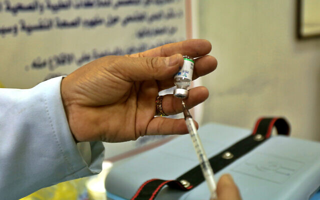 An Iraqi nurse prepares a shot of the Chinese Sinopharm vaccine in Sadr City, Baghdad, Iraq, May 4, 2021 (AP Photo/Hadi Mizban)