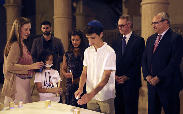 Israeli's Ambassador to the United Arab Emirates, Eitan Na'eh, right, and German Ambassador in UAE, Peter Fischer, second right, watch a candlelight ceremony at an exhibition commemorating the Holocaust, in Dubai, United Arab Emirates, May 26, 2021. (Kamran Jebreili/AP) Israeli's Ambassador to the United Arab Emirates, Eitan Na'eh, right, and German Ambassador in UAE, Peter Fischer, second right, watch a candlelight ceremony at an exhibition commemorating the Holocaust, in Dubai, United Arab Emirates, May 26, 2021. (Kamran Jebreili/AP)