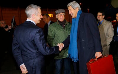 US Secretary of State John Kerry, center, right, is greeted by Michael Ratney, US Consul General to Jerusalem, left, Martin Indyk, US special envoy for Israeli-Palestinian Negotiations, second left, and Daniel Shapiro, US Ambassador to Israel, right, upon his arrival in Tel Aviv on Dec. 12, 2013 (AP Photo/Brian Snyder, Pool)