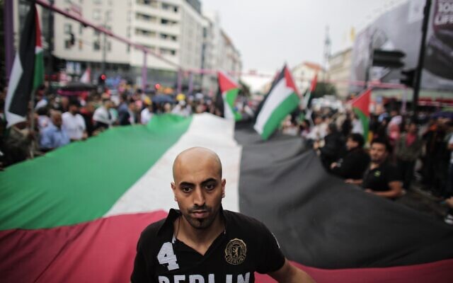 File: Protesters attend a pro-Palestinian rally on Quds Day in Berlin, Friday, July 25, 2014 (AP Photo/Markus Schreiber) File: Protesters attend a pro-Palestinian rally on Quds Day in Berlin, Friday, July 25, 2014 (AP Photo/Markus Schreiber)