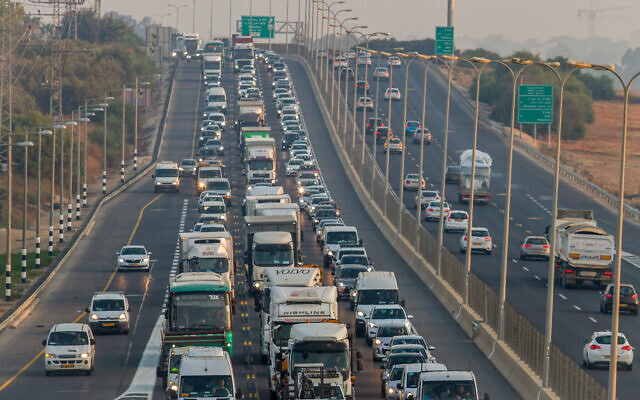 Vehicles on Route 2 (the Coastal Road) near Netanya, October 22, 2019. (Flash90)