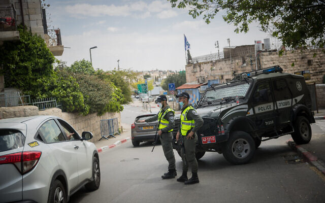 Illustrative: Israeli Border Police officers at a temporary "checkpoint" in Jerusalem on April 16, 2020. (Yonatan Sindel/Flash90) Illustrative: Israeli Border Police officers at a temporary "checkpoint" in Jerusalem on April 16, 2020. (Yonatan Sindel/Flash90)