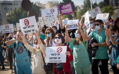 Illustrative image: medical interns demonstrate for better work conditions at Habima Square in Tel Aviv, on December 21, 2020. (Miriam Alster/Flash90)