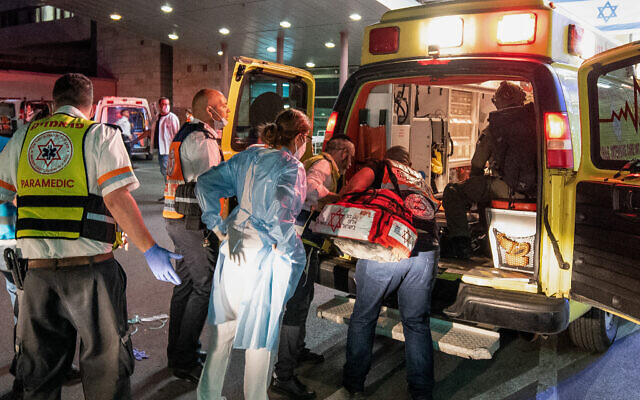 Illustrative -- Injured arrive at the Ziv Medical center in Safed after the Meron tragedy, April 30, 2021 (Flash90) Illustrative -- Injured arrive at the Ziv Medical center in Safed after the Meron tragedy, April 30, 2021 (Flash90)