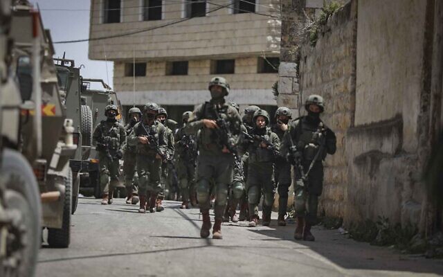 IDF soldiers searching in the village of Aqraba, near the West Bank city of Nablus for a gunman who injured three Israeli teenagers, May 4, 2021. (Flash90) IDF soldiers searching in the village of Aqraba, near the West Bank city of Nablus for a gunman who injured three Israeli teenagers, May 4, 2021. (Flash90)