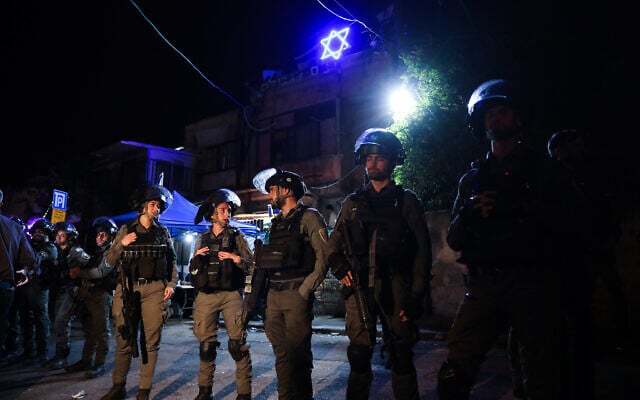 Israeli security forces outside a home of a Jewish family in the East Jerusalem neighborhood of Sheikh Jarrah on May 6, 2021. (Olivier Fitoussi/Flash90) Israeli security forces outside a home of a Jewish family in the East Jerusalem neighborhood of Sheikh Jarrah on May 6, 2021. (Olivier Fitoussi/Flash90)