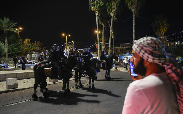 Police near Damascus Gate in Jerusalem on May 9, 2021. (Yonatan Sindel/Flash90)
