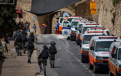 Illustrative: Police clash with Palestinians outside Jerusalem's Old City on Jerusalem Day, May 10, 2021. (Olivier Fitoussi/Flash90)