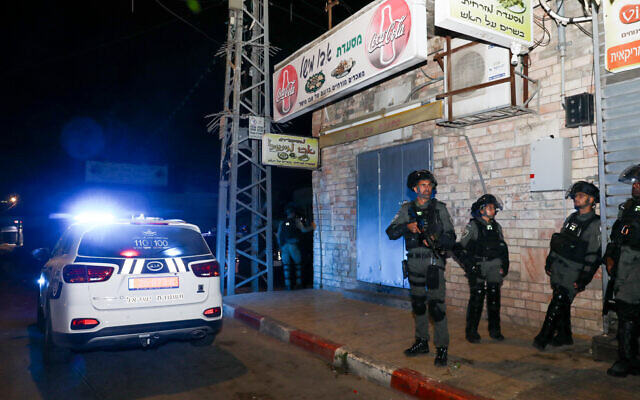 Border Police forces in Lod during riots and clashes between Arab and Jewish residents, December 11, 2021. (Yossi Aloni/Flash90) Border Police forces in Lod during riots and clashes between Arab and Jewish residents, December 11, 2021. (Yossi Aloni/Flash90)