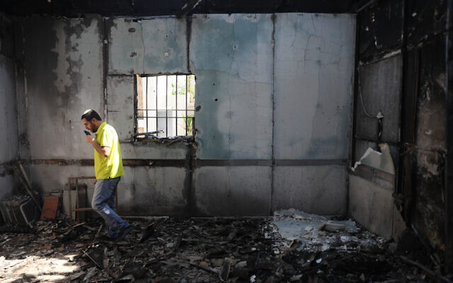 A synagogue in the central Israeli city of Lod torched during a night of heavy rioting in the city, on May 12, 2021. (Yonatan Sindel/Flash90) A synagogue in the central Israeli city of Lod torched during a night of heavy rioting in the city, on May 12, 2021. (Yonatan Sindel/Flash90)