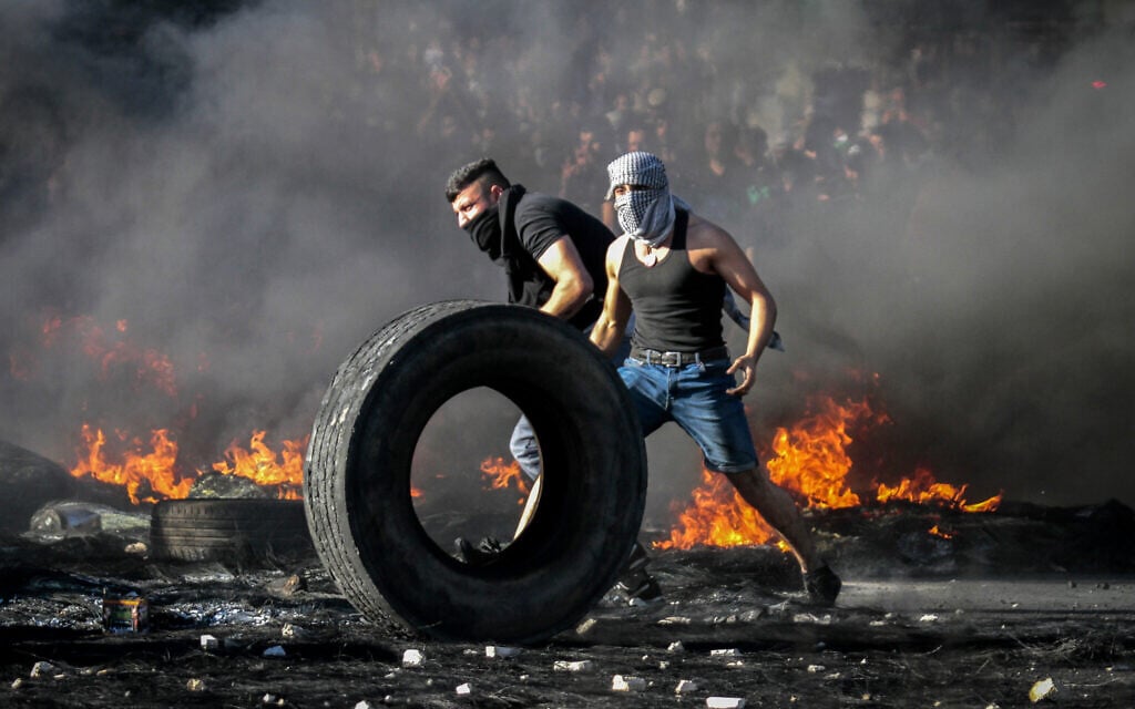 Palestinian rioters clash with Israeli security forces near the Huwara checkpoint, south of the West Bank city of Nablus, May 18, 2021. (Nasser Ishtayeh/Flash90)