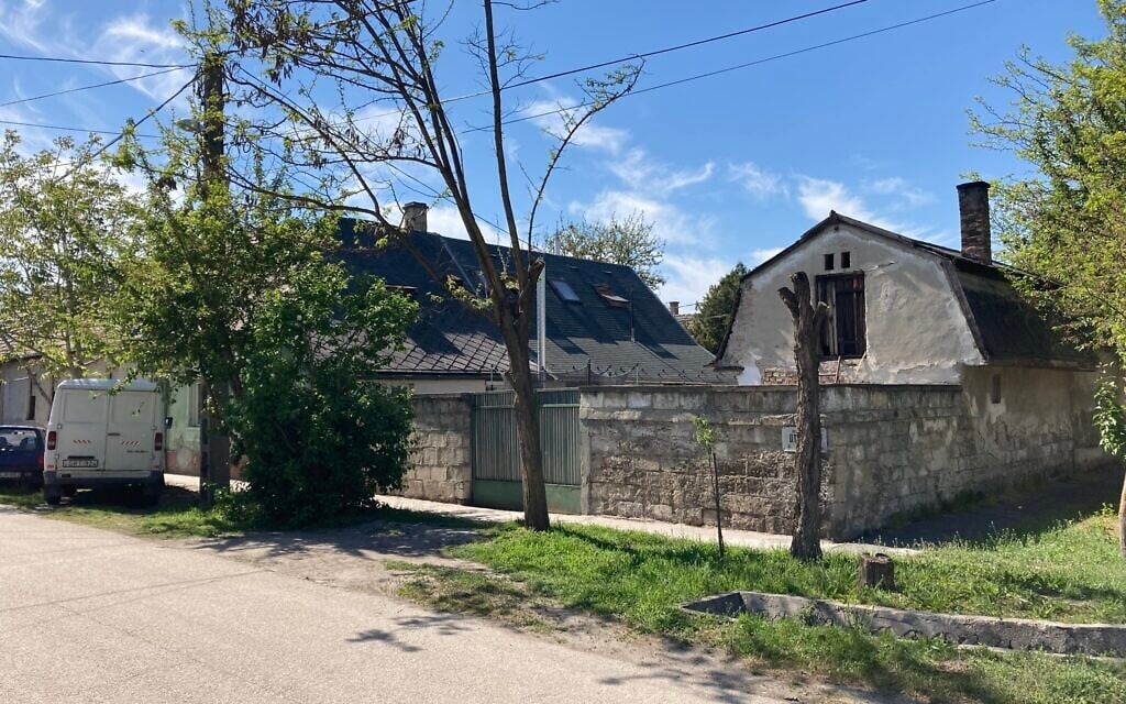 One of the older houses in Nagyteteny, which is now a part of the Budapest municipality, May 11, 2021. (Yaakov Schwartz/ Times of Israel)