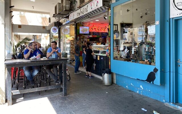 A coffee shop in Tel Aviv's Ibn Gabirol street, May 13, 2021 (Shoshanna Solomon/Times of Israel) A coffee shop in Tel Aviv's Ibn Gabirol street, May 13, 2021 (Shoshanna Solomon/Times of Israel)
