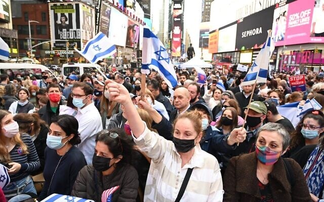 Thousands attend a rally in solidarity with Israel in New York's Times Square on May 12, 2021. (Shahar Azran)