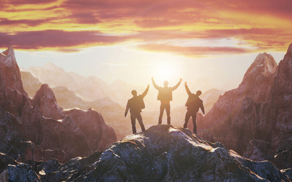 Illustrative image of a team on the peak of mountain; high valuations, reaching goals (FotoMaximum; iStock by Getty Images) Illustrative image of a team on the peak of mountain; high valuations, reaching goals (FotoMaximum; iStock by Getty Images)