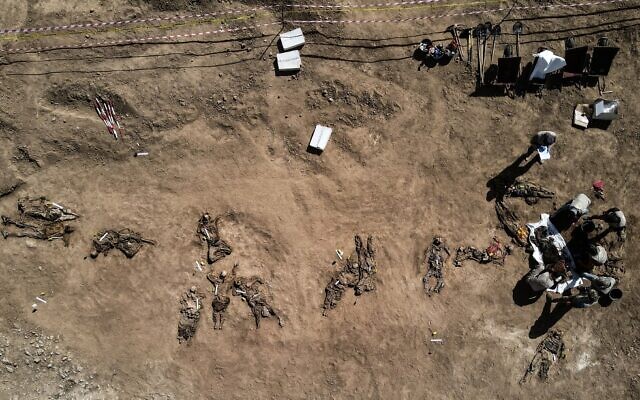 This aerial view taken on June 13, 2021, shows human remains, reportedly of victims of the 2014 Badush prison massacre committed by the Islamic State (IS) group, after being unearthed from a mass grave in the northern Iraqi village of Badush, northwest of the city of Mosul. (Zaid AL-OBEIDI/AFP) This aerial view taken on June 13, 2021, shows human remains, reportedly of victims of the 2014 Badush prison massacre committed by the Islamic State (IS) group, after being unearthed from a mass grave in the northern Iraqi village of Badush, northwest of the city of Mosul. (Zaid AL-OBEIDI/AFP)