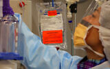 Illustrative image: A doctor prepares chemotherapy medicine at the National Institutes of Health in Bethesda, Md., Tuesday, March 24, 2009. (AP Photo/J.  Scott Applewhite)