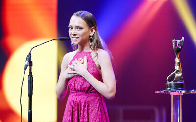 Israeli actress Shira Haas receives the prize for Best Supporting Actress at the 2018 Ophir Awards, sometimes called the Israeli Oscars, in the southern Israeli city of Ashdod, September 6, 2018. (Flash90)