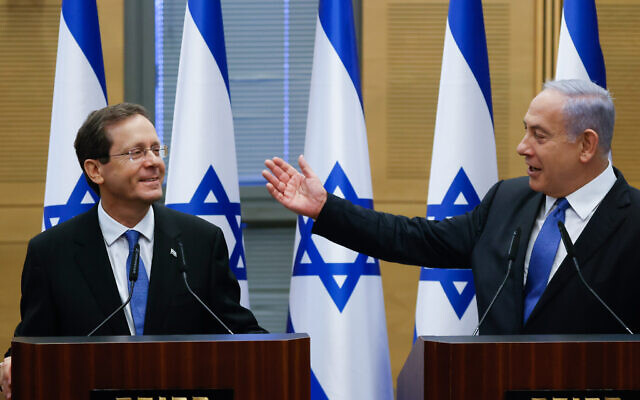 File: Newly elected Israeli President Isaac Herzog (left) with Prime Minister Benjamin Netanyahu in the Knesset after Herzog's election, June 2, 2021. (Yonatan Sindel/Flash90) File: Newly elected Israeli President Isaac Herzog (left) with Prime Minister Benjamin Netanyahu in the Knesset after Herzog's election, June 2, 2021. (Yonatan Sindel/Flash90)