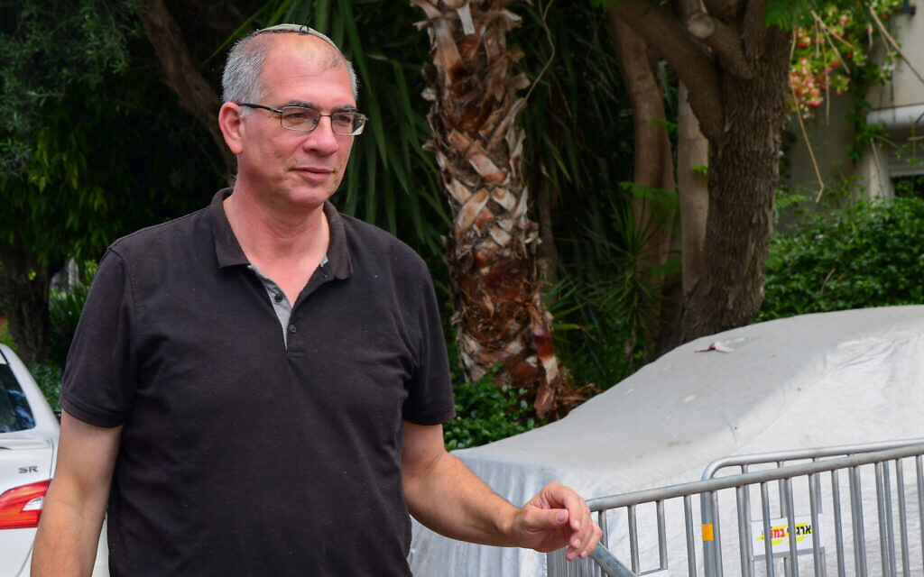 Yamina MK Nir Orbach arrives for a meeting with Yamina party leader Naftali Bennett and fellow Yamina MKs, at Bennett's home in Ra'anana, on June 4, 2021. (Avshalom Sassoni/Flash90)