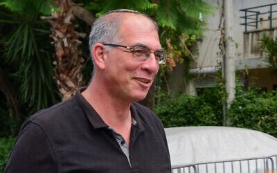 Yamina MK Nir Orbach arrives for a meeting with party leader Naftali Bennett at the latter's home in Ra'anana on June 4, 2021. (Avshalom Sassoni/Flash90)
