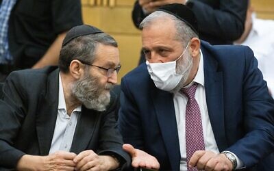 UTJ leader Moshe Gafni (left) and Shas leader Aryeh Deri at a press conference at the Knesset, June 8, 2021. (Yonatan Sindel/Flash90)