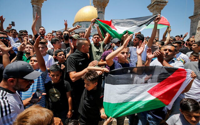 Worshippers raise the Palestinian flag at the Al-Aqsa mosque compound in Jerusalem's Old City on June 18, 2021. (Jamal Awad/Flash90) Worshippers raise the Palestinian flag at the Al-Aqsa mosque compound in Jerusalem's Old City on June 18, 2021. (Jamal Awad/Flash90)