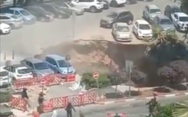 Screen capture from video of a sinkhole that opened in the parking lot of the Shaare Zedek Medical Center in Jerusalem, June 7, 2021. (Twitter) Screen capture from video of a sinkhole that opened in the parking lot of the Shaare Zedek Medical Center in Jerusalem, June 7, 2021. (Twitter)
