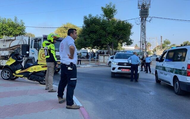 Medics and security forces are seen at the scene of the shooting in Lod, on June 27, 2021. (Courtesy) Medics and security forces are seen at the scene of the shooting in Lod, on June 27, 2021. (Courtesy)